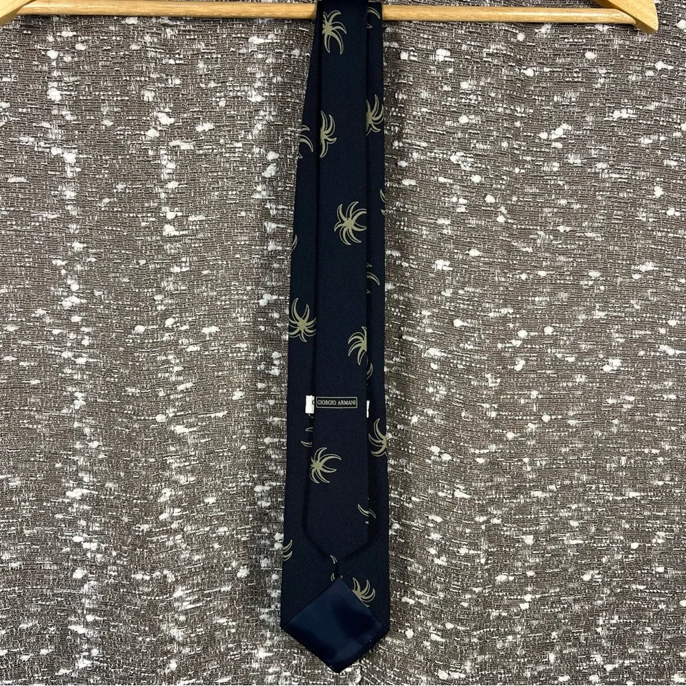 Vintage Giorgio Armani Made in Italy Silk Classic Cut‎ Standard Length Neck Tie